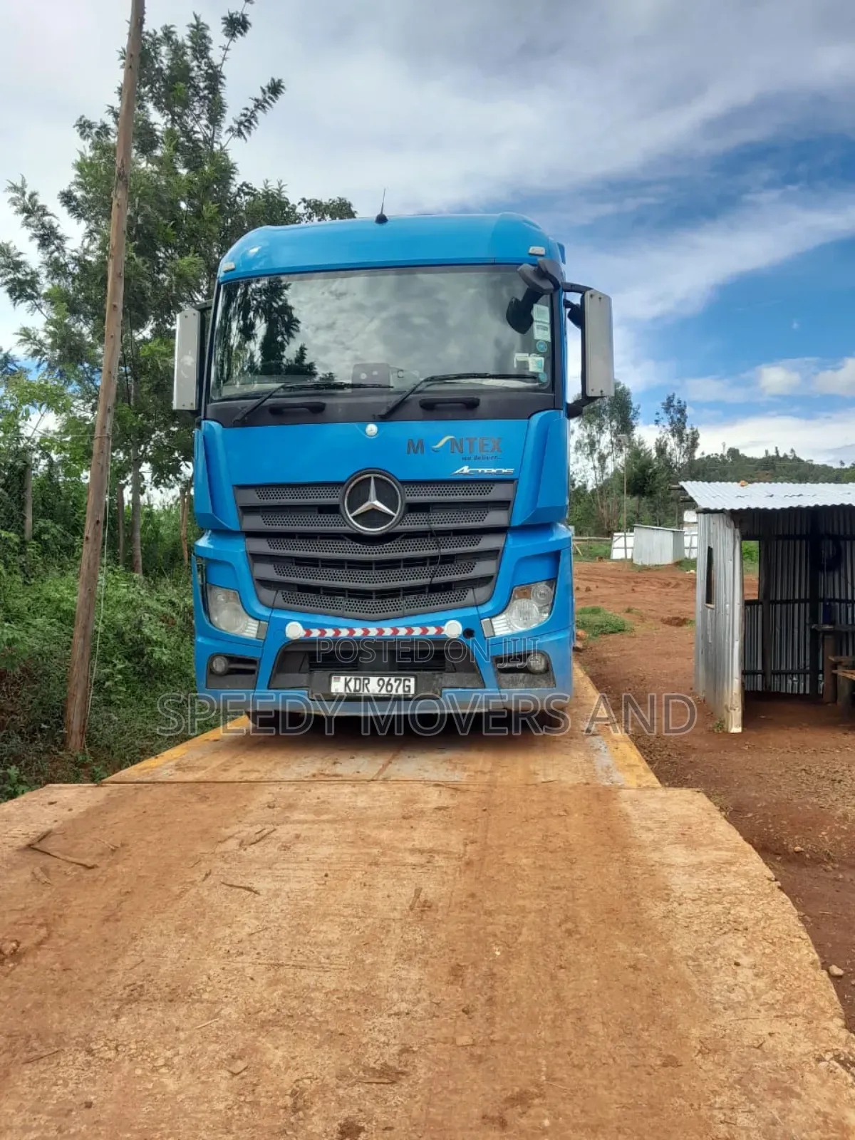 Container/ Boxbody Trailers Accessible for Logistic Errands
