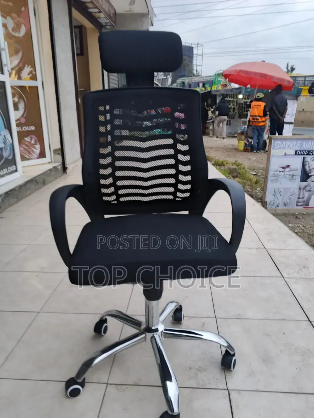 Scalable Modern Headrest Chair