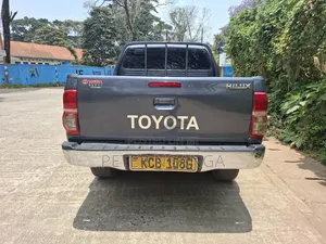 Toyota Hilux 2014 Gray