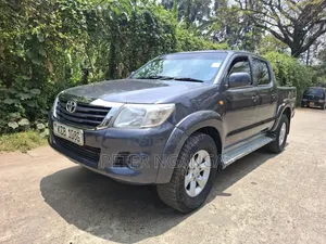 Toyota Hilux 2014 Gray