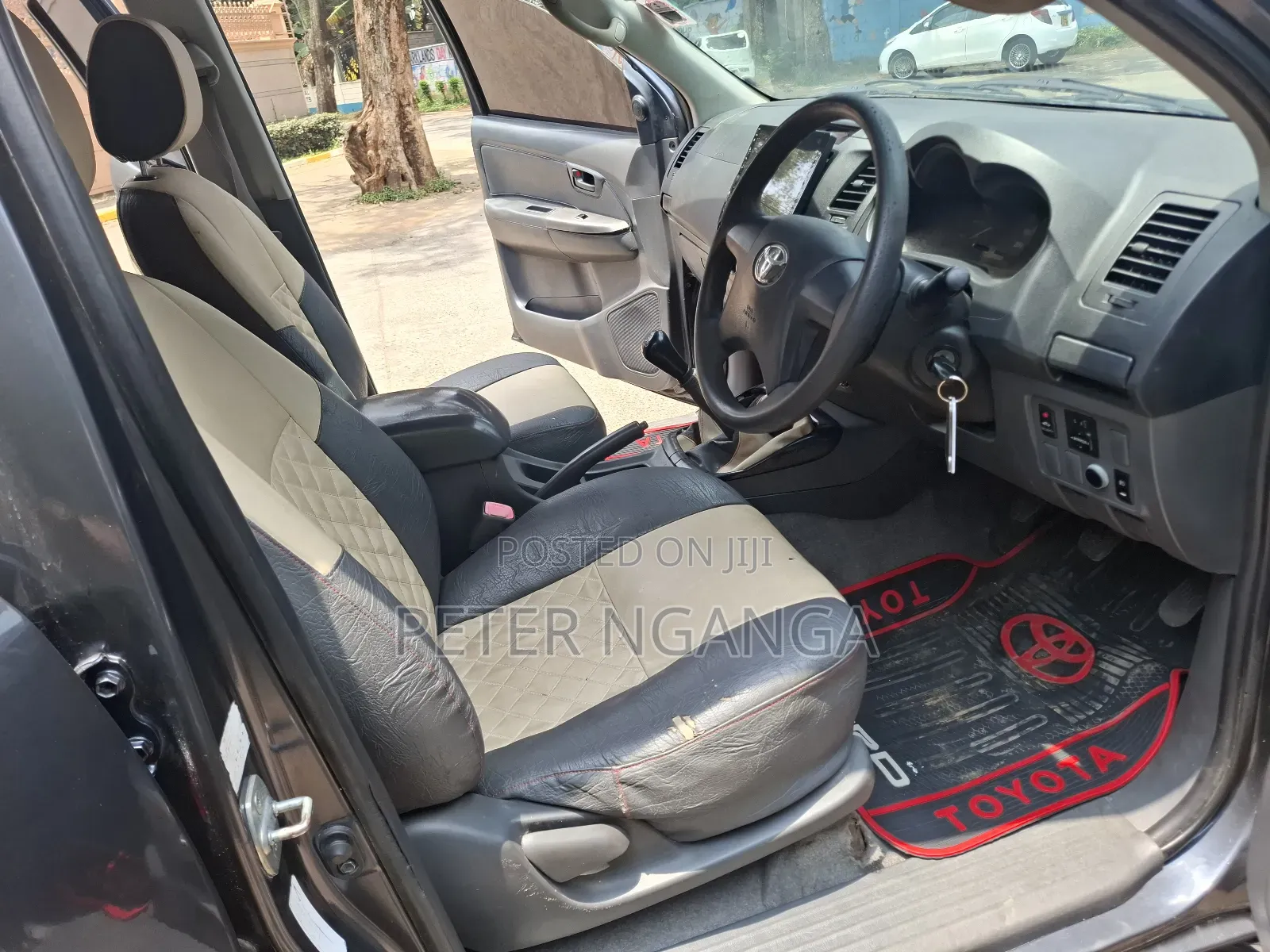 Toyota Hilux 2014 Gray