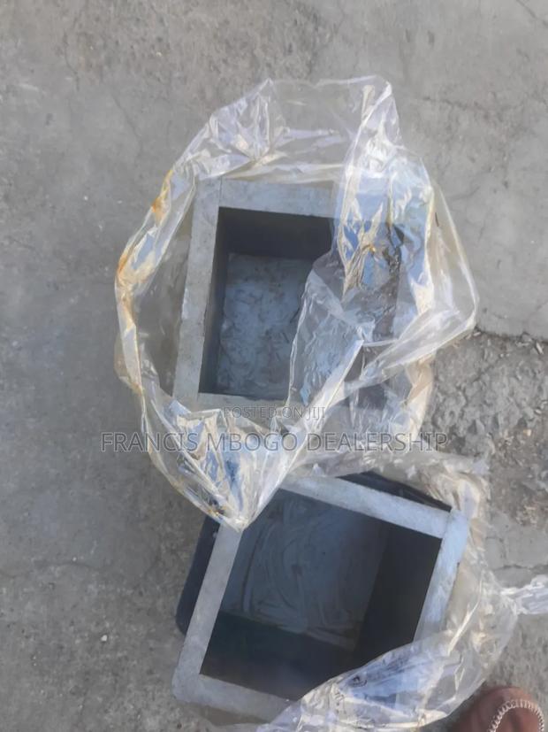 Standard Cube Test Moulds - main view