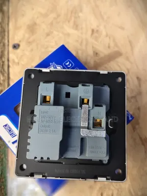Single Socket 13a Universal With Usb and Type C Changer
