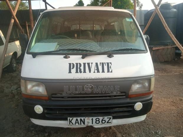 Toyota HiAce 2015 White - main view