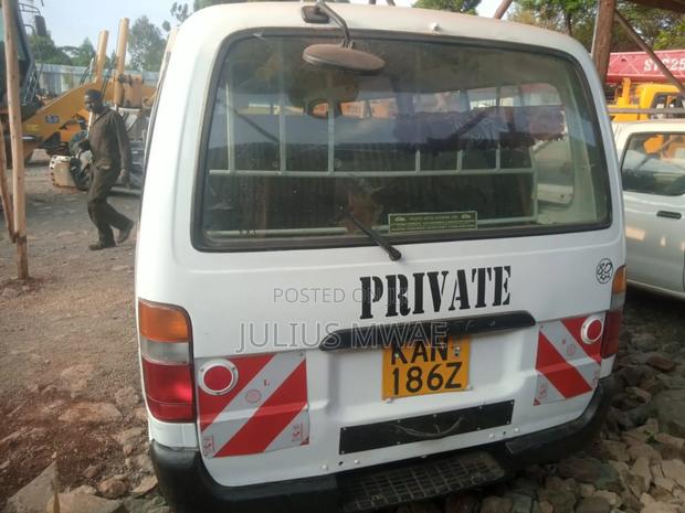 Toyota HiAce 2015 White - thumbnail 3