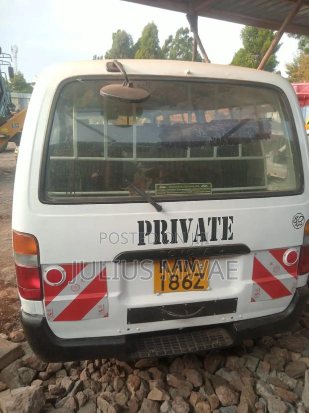 Toyota HiAce 2015 White - thumbnail 4