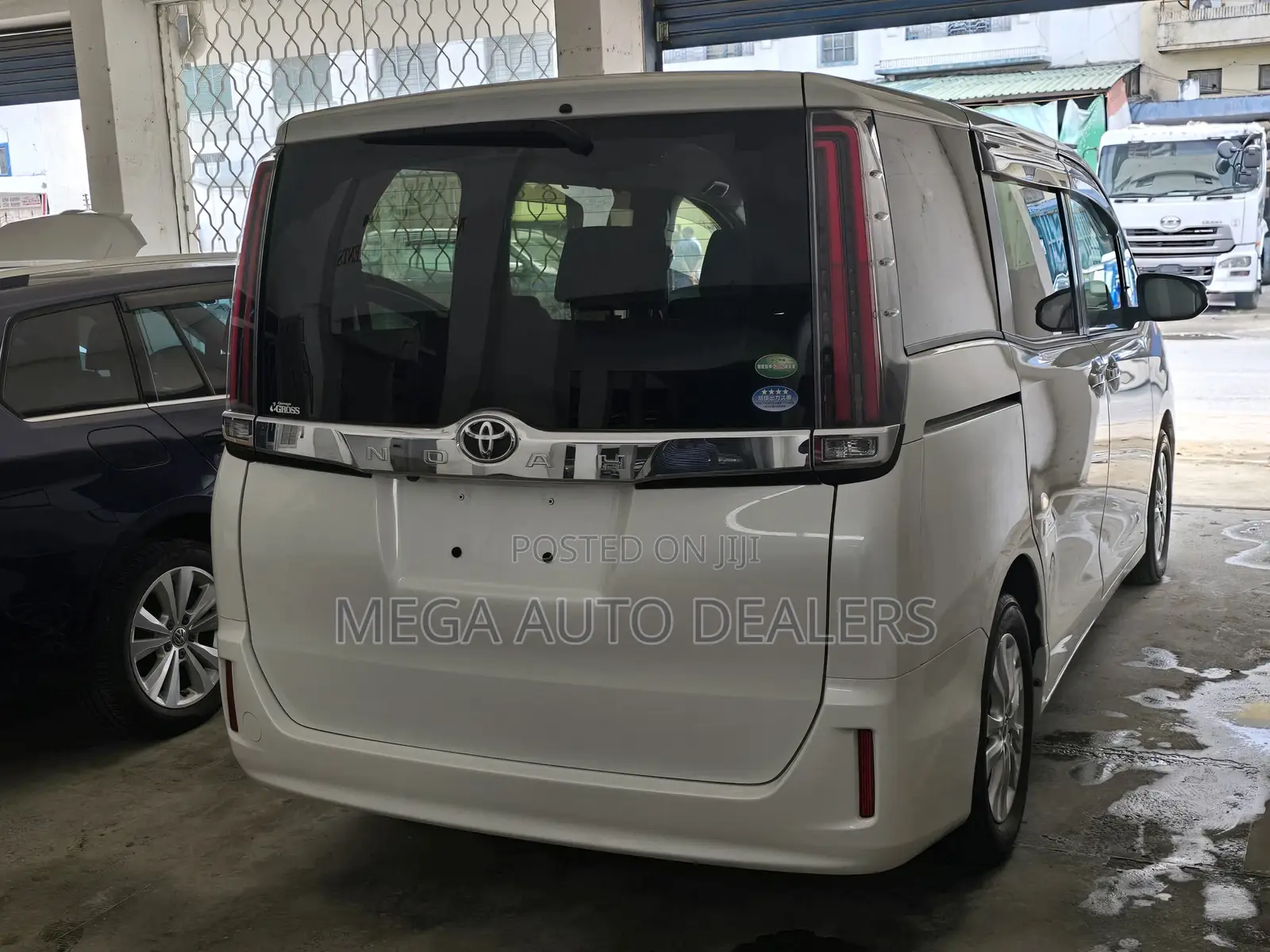 Toyota Noah 2018 White