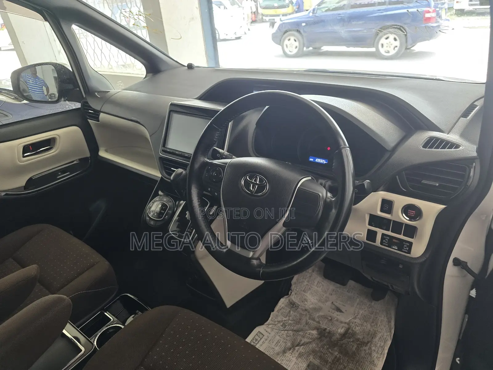 Toyota Noah 2018 White