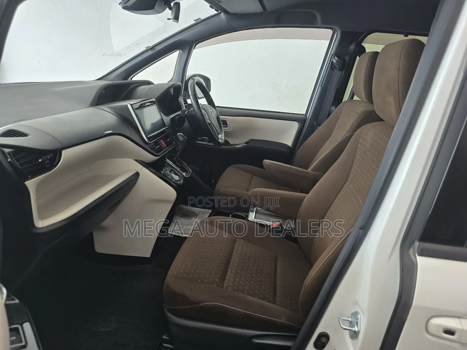 Toyota Noah 2018 White