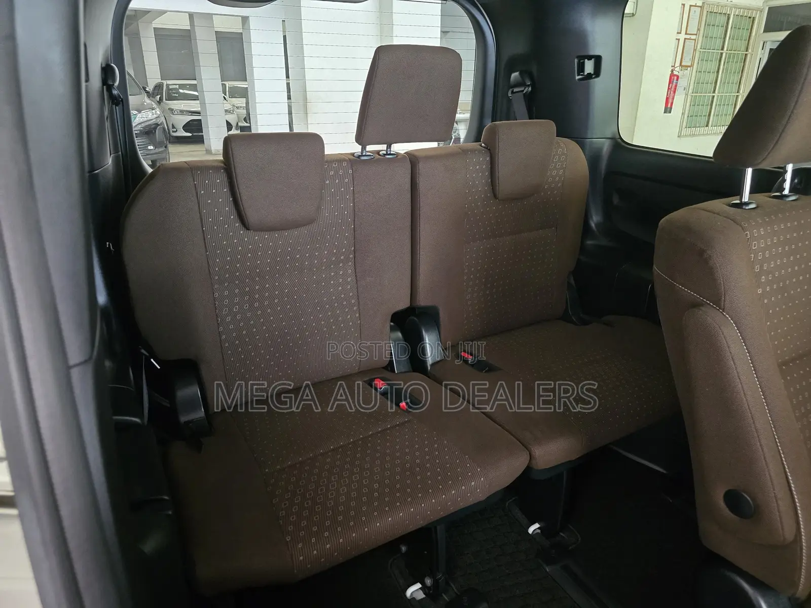 Toyota Noah 2018 White
