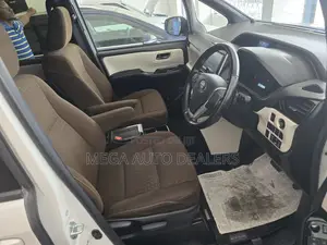 Toyota Noah 2018 White