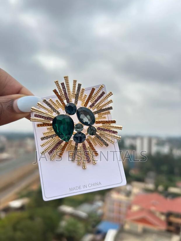 Elegant Fashion Brooches - main view