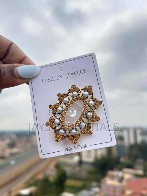 Elegant Fashion Brooches - thumbnail 3