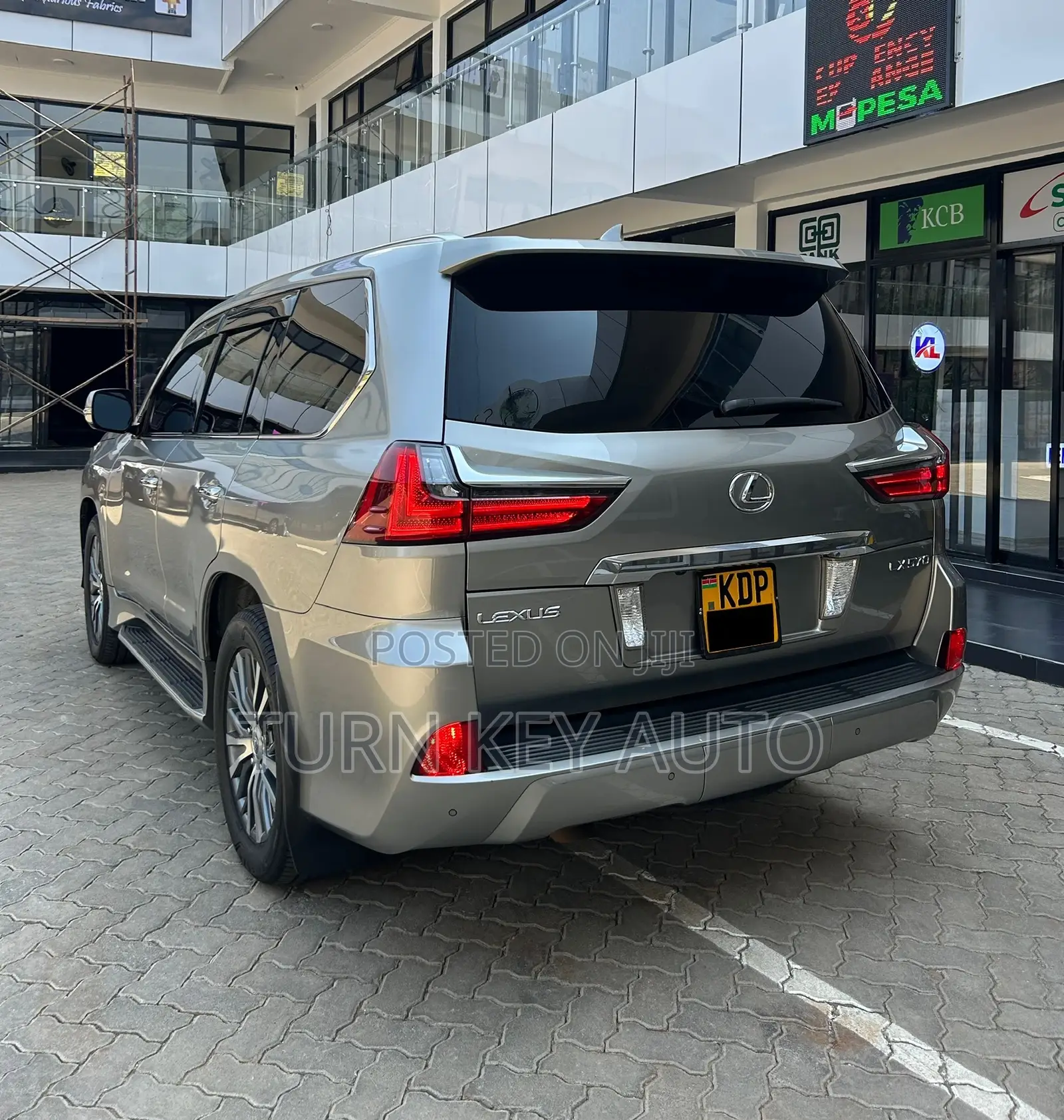 Lexus LX 570 AWD 2016 Silver