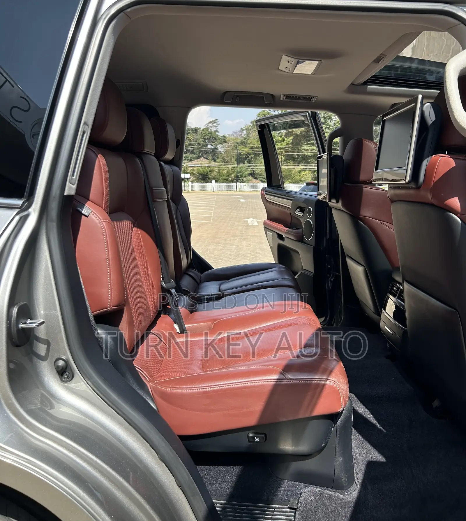 Lexus LX 570 AWD 2016 Silver