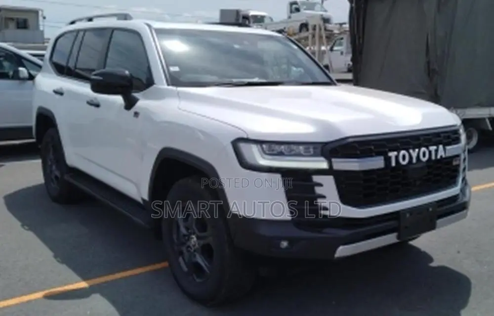 Toyota Land Cruiser LC300 2022 White