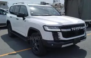 Toyota Land Cruiser LC300 2022 White