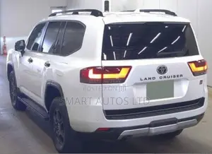 Toyota Land Cruiser LC300 2022 White