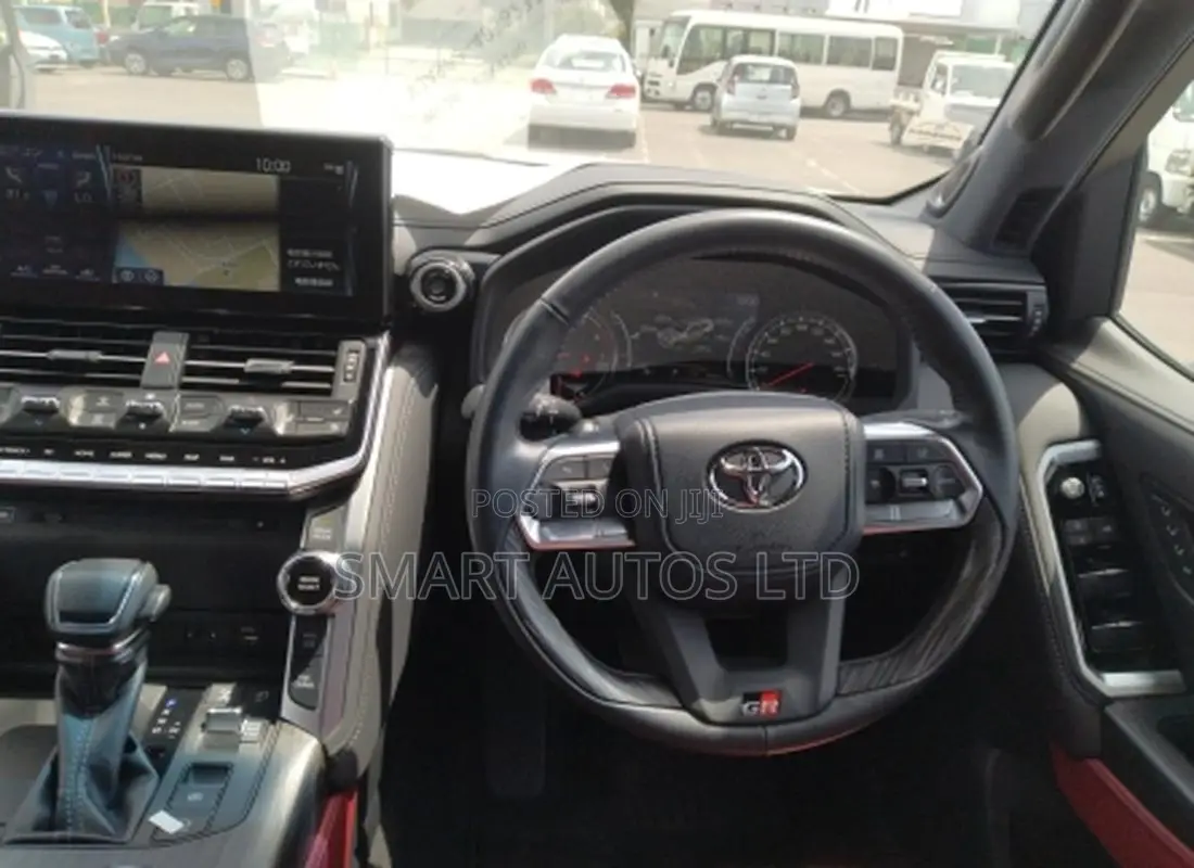 Toyota Land Cruiser LC300 2022 White