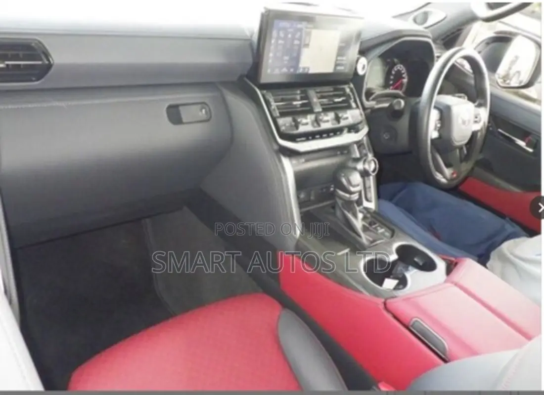 Toyota Land Cruiser LC300 2022 White