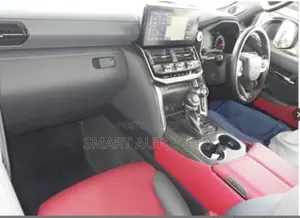 Toyota Land Cruiser LC300 2022 White