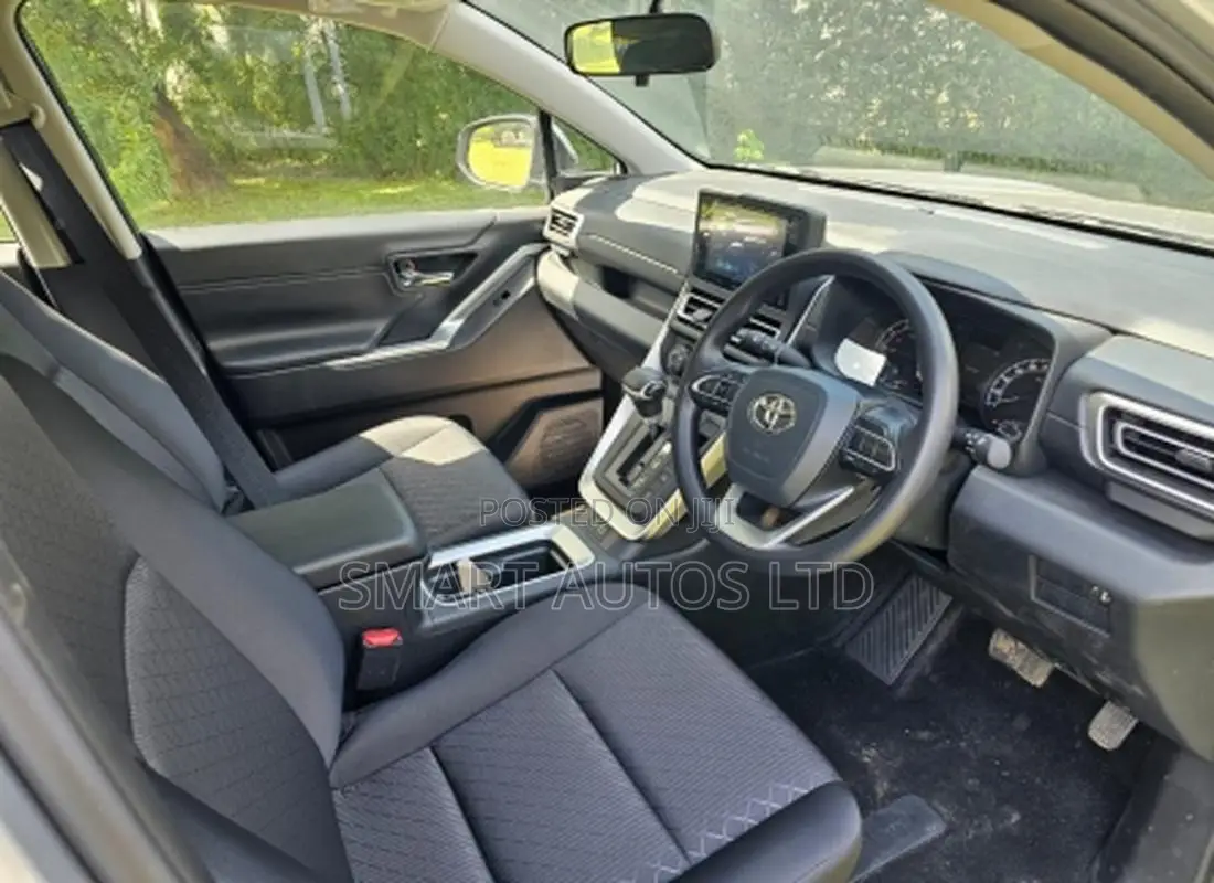 New Toyota Innova 2024 Silver