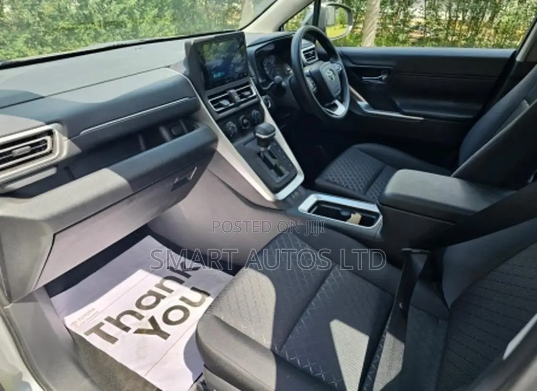 New Toyota Innova 2024 Silver