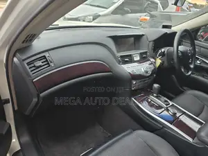 Nissan Cima 2018 White