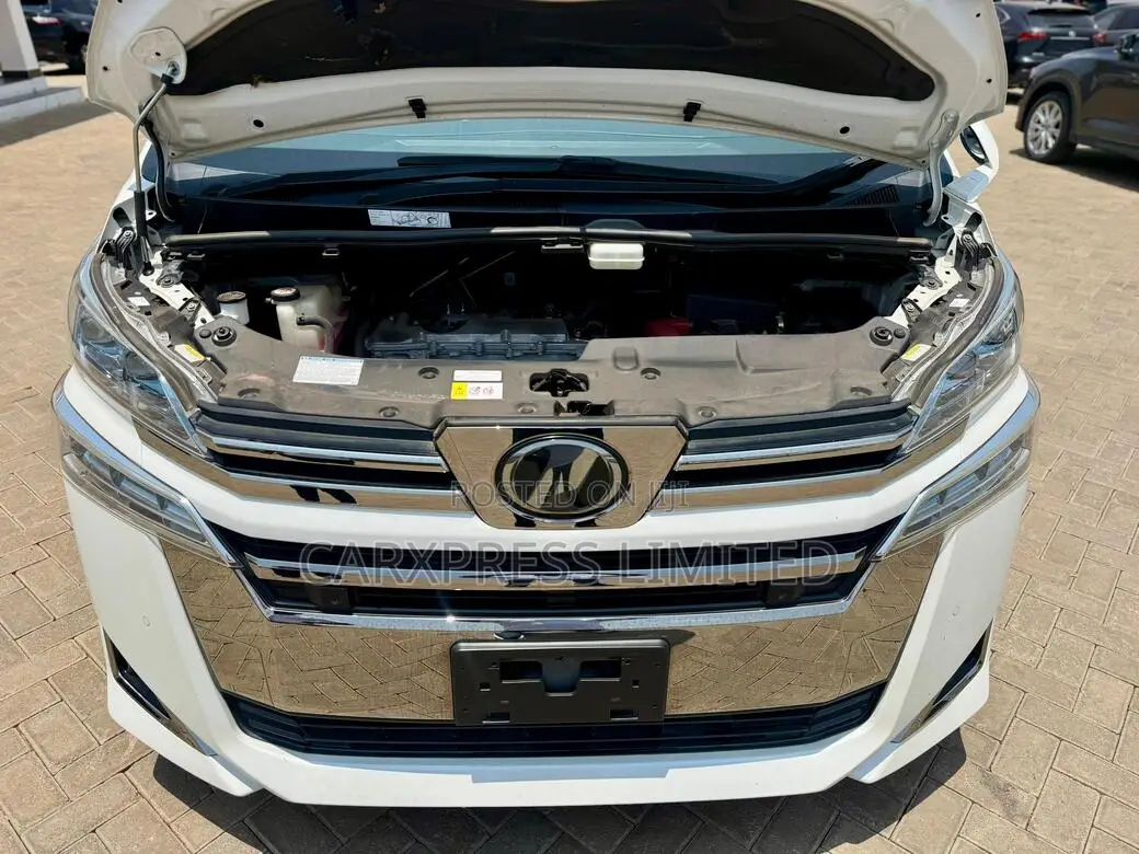 Toyota Vellfire 2018 White