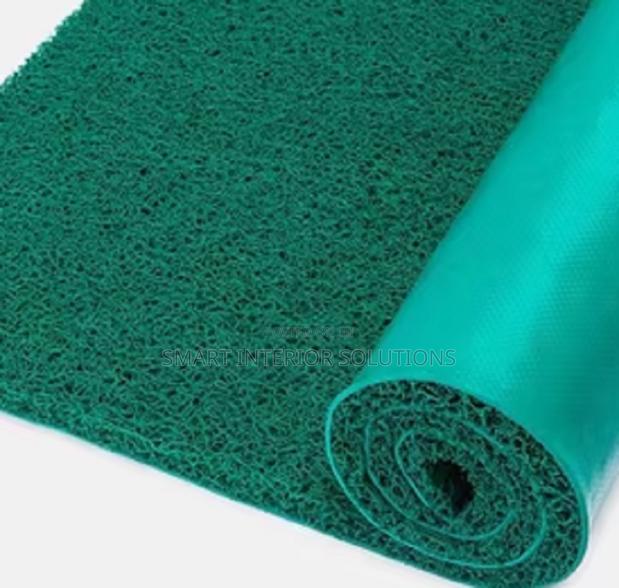 Green Spaghetti Carpet - main view