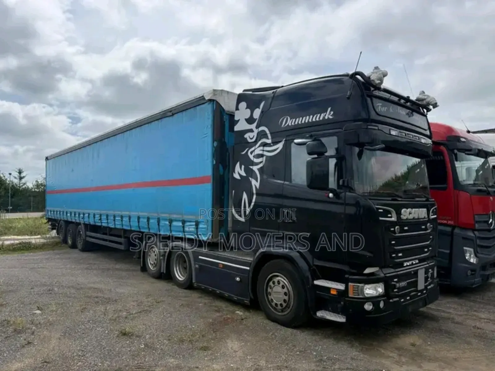 High Cube.Flat Bed Trailers at Hand for Load Delivery