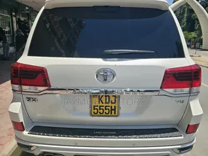 Toyota Land Cruiser 2016 White