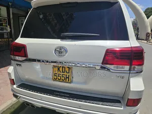 Toyota Land Cruiser 2016 White