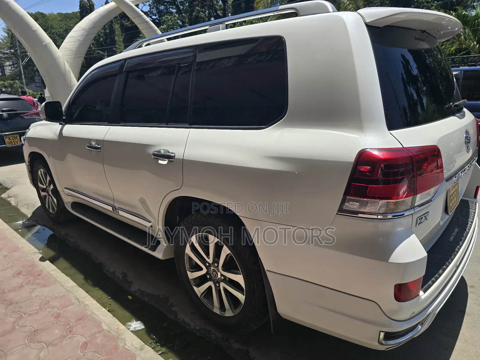 Toyota Land Cruiser 2016 White