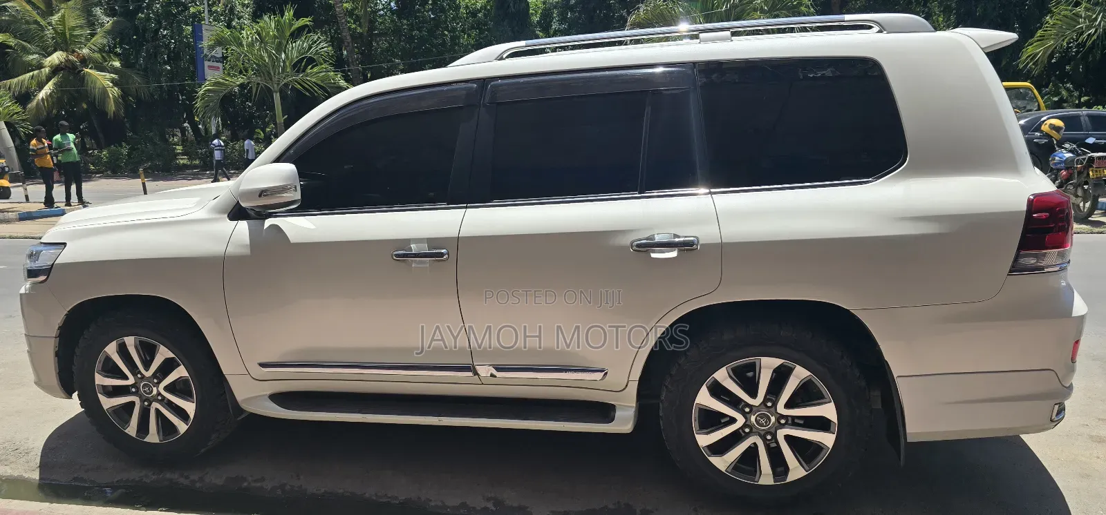 Toyota Land Cruiser 2016 White