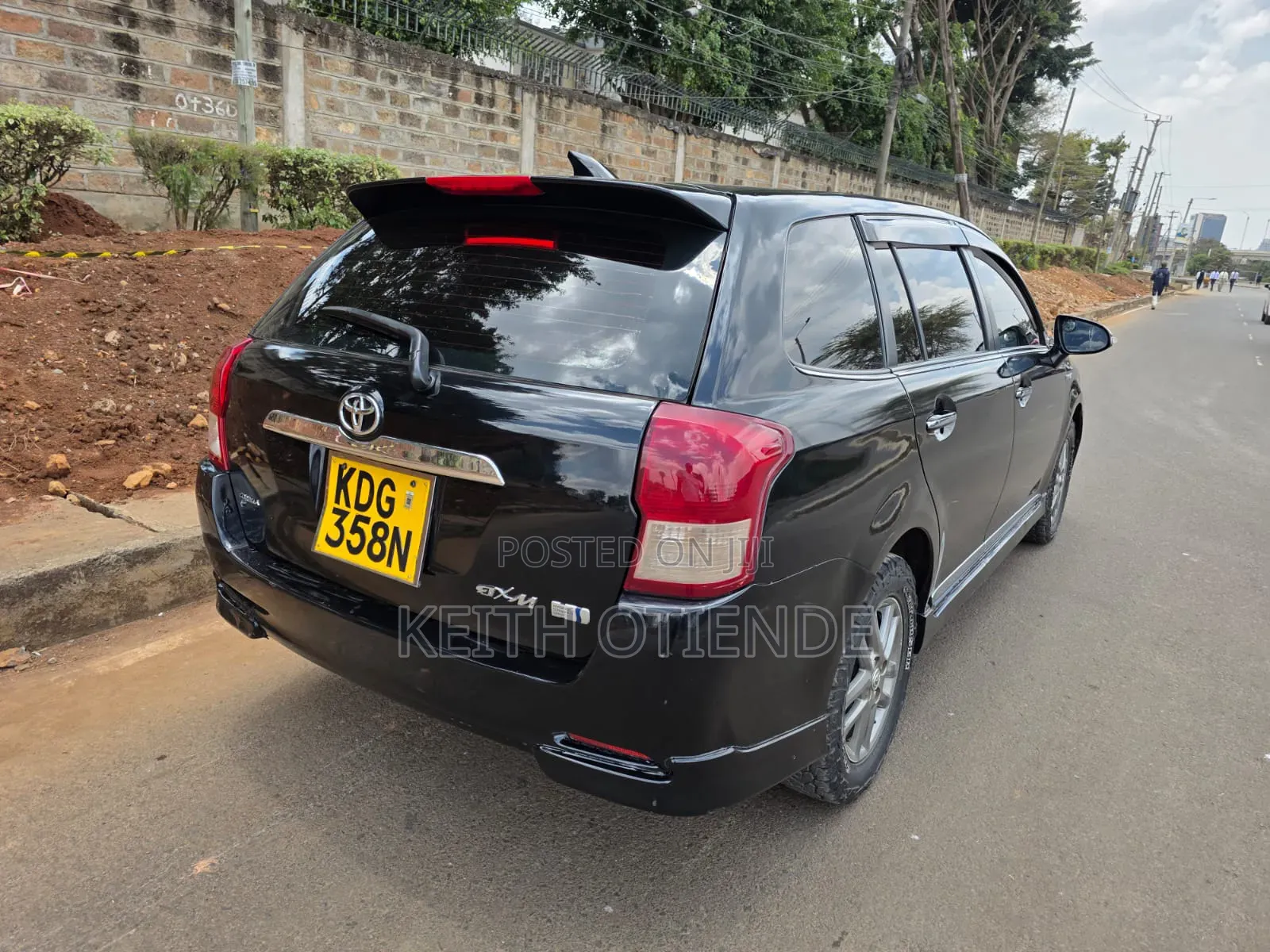 Toyota Corolla Fielder 1.5 Hybrid FWD 2015 Black