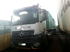 Highsided, Flatbed Trailers Available for Load Delivery
