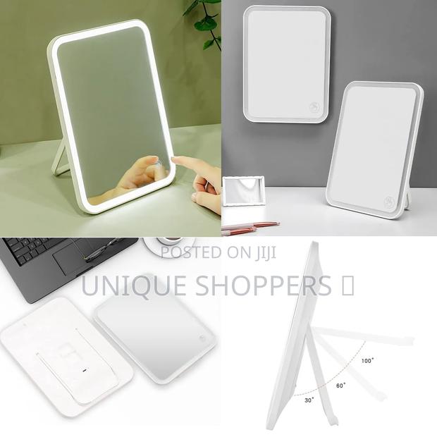 Rechargeable Travel Make Up Mirror. No Frost Three - thumbnail 6