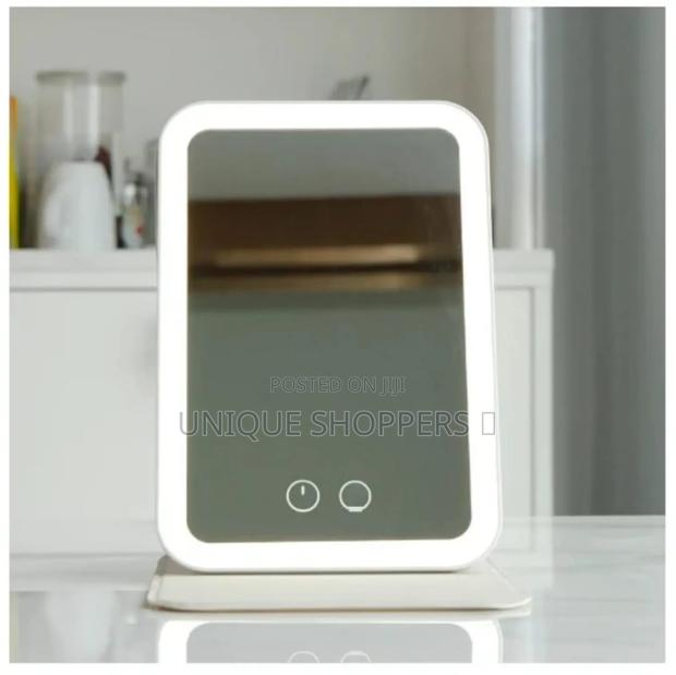 Rechargeable Travel Make Up Mirror. No Frost Three - thumbnail 7