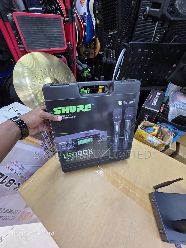 Shure Ur100x Wireless Microphone With Briefcase - thumbnail 2