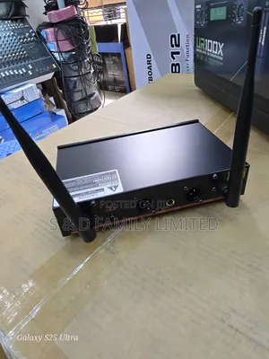 Shure Ur100x Wireless Microphone With Briefcase