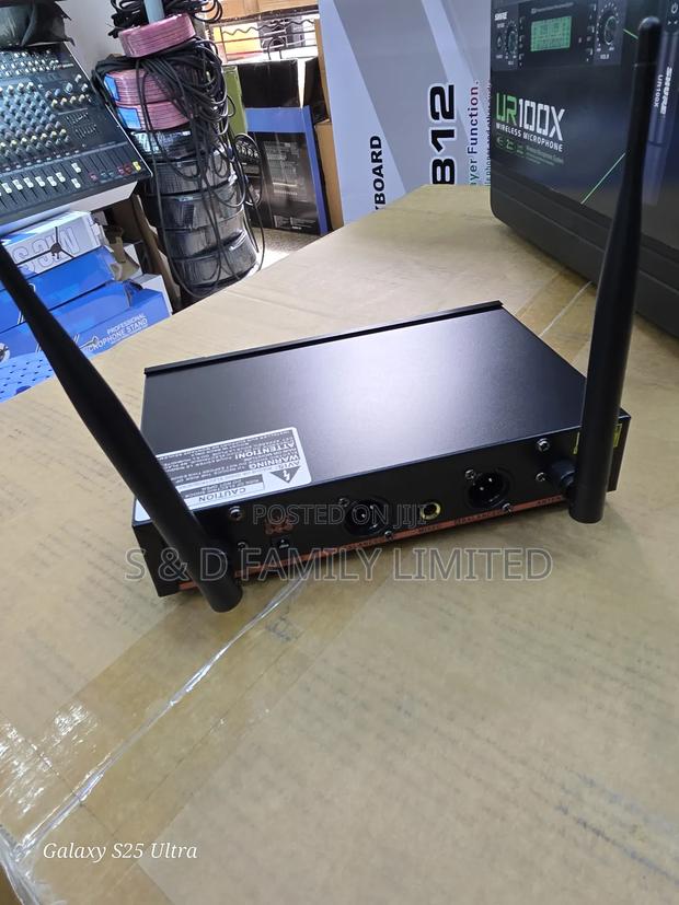 Shure Ur100x Wireless Microphone With Briefcase - thumbnail 3