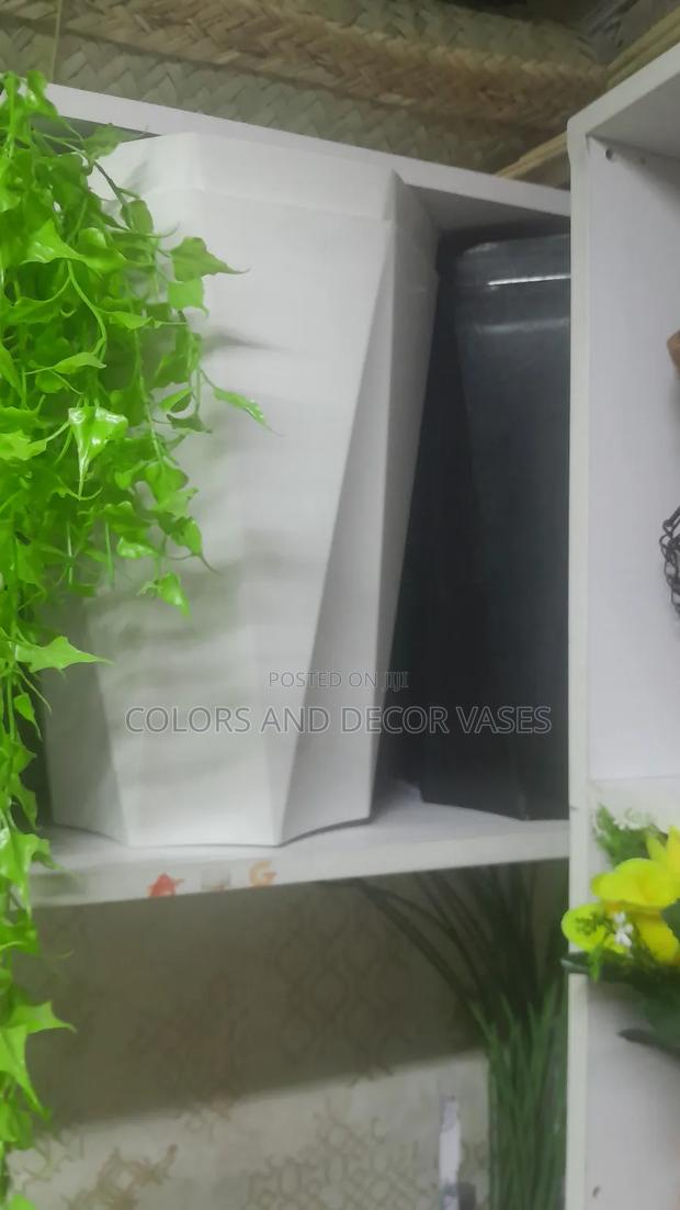 20litres Vases Hard Plastic - main view