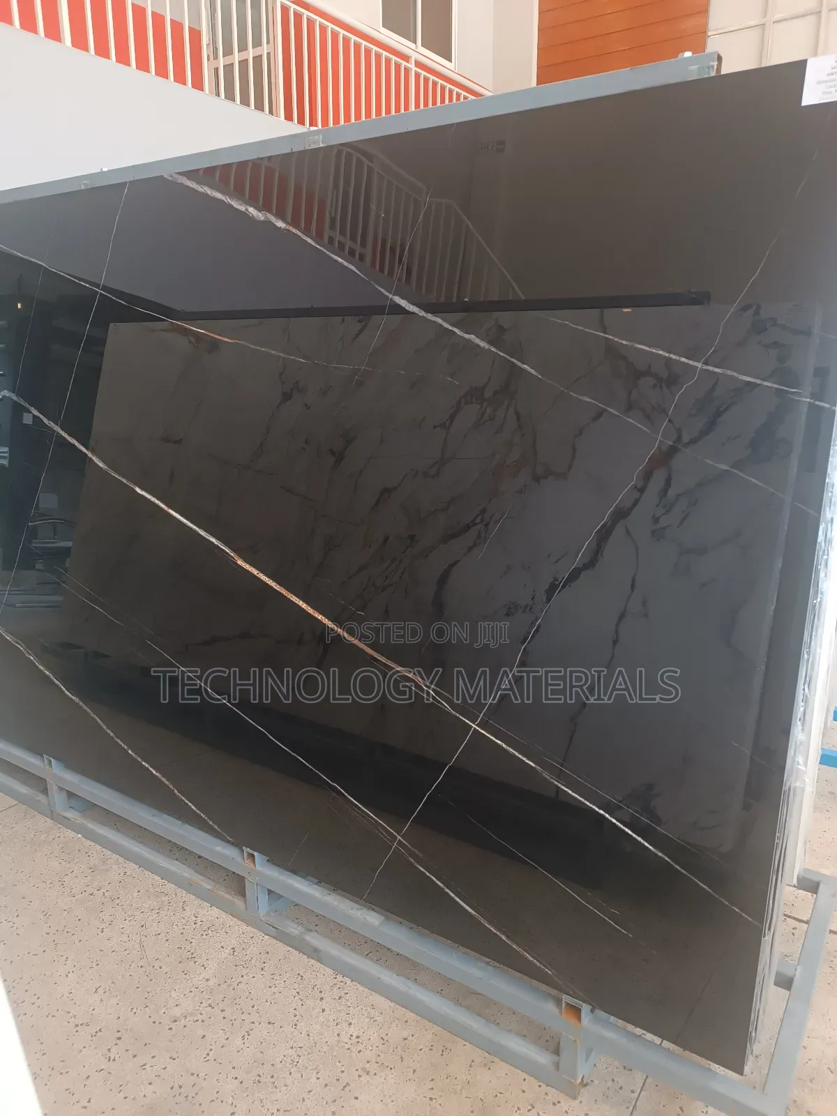 Sahara Noir (Glossy) Sintered Stone
