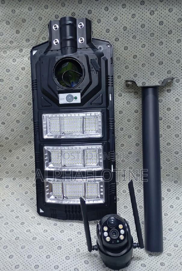 2-in-1 Solar-Powered Streetlight With 450w 4g Enabled
