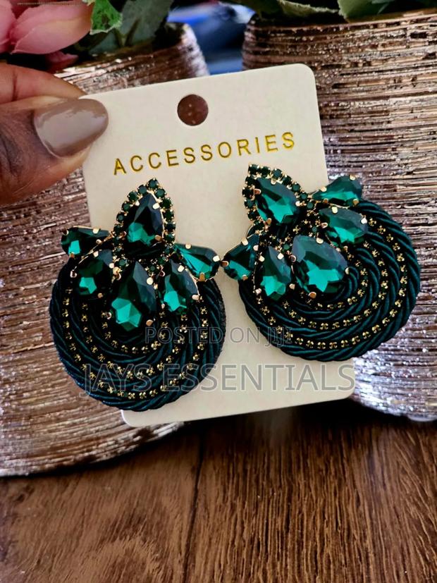 Earrings That Make a Statement - thumbnail 15