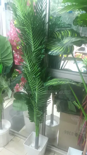 Palm 1.6m Faux Plus Hard Vase