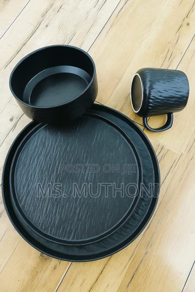 Aesthetic Black Ceramic Stone Pattern Dinnerset - main view