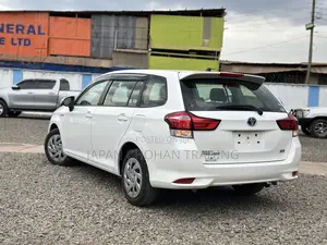 Toyota Corolla Fielder 1.5 Hybrid FWD 2019 White
