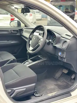 Toyota Corolla Fielder 1.5 Hybrid FWD 2019 White